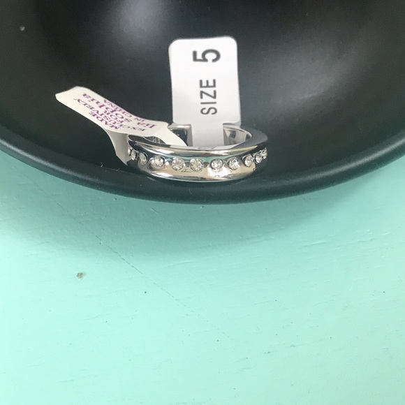 Lia Sophia Sugared silver ring size 6 - Picture 6 of 8